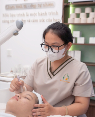 Làm sạch da kết hợp massage nâng cơ trẻ hóa RF chuyên sâu