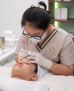 Nặn mụn sạch và cấp ẩm phục hồi đa tầng – 18 bước